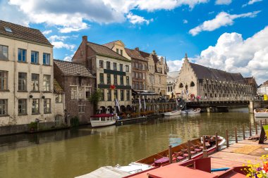 Gent eski kasabasında kanal