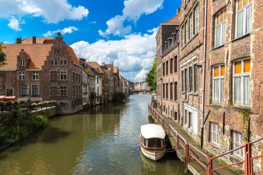 Gent eski kasabasında kanal