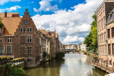 Gent eski kasabasında kanal
