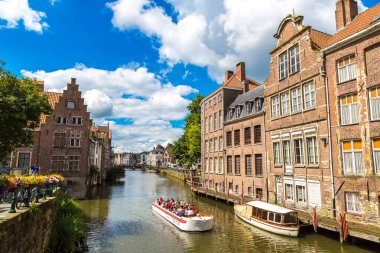 Gent eski kasabasında kanal