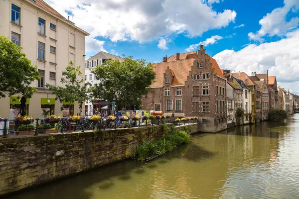 Kanal in der Altstadt in Gent — Stockfoto