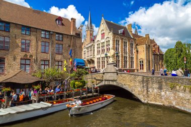 Bruges kanalda teknede turizm