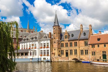 Bruges kanalda boyunca evleri