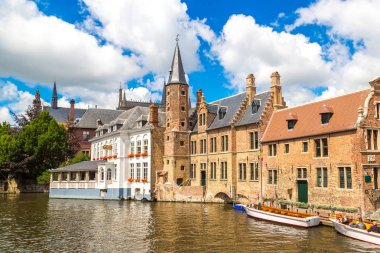 Bruges kanalda boyunca evleri