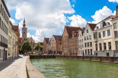 Bruges kanalda boyunca evleri