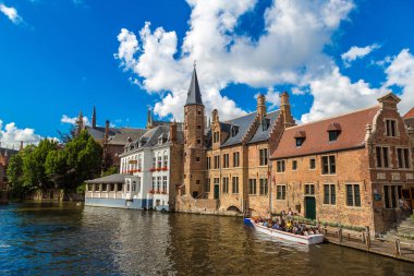 Bruges kanalda teknede turizm