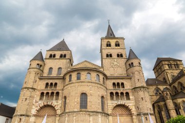 Trier Katedrali üzerinde göster