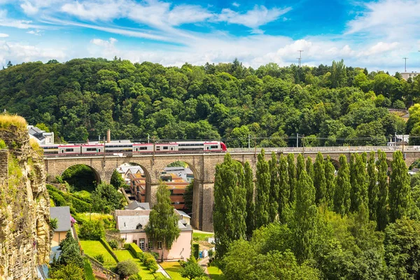 룩셈부르크에 기차 다리 — 스톡 사진