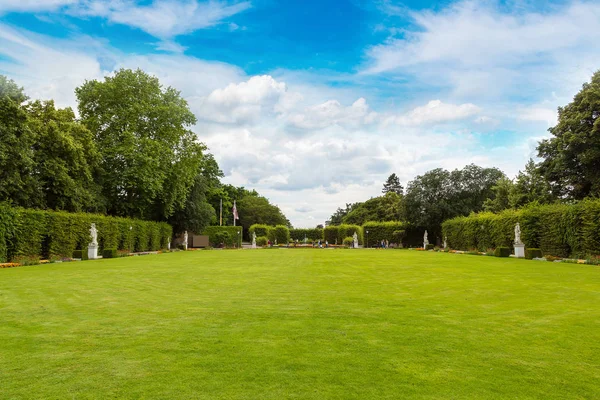 Parque en Trier en el día de verano — Foto de Stock