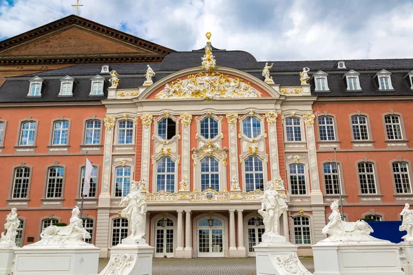 Väljarna Palace i Trier — Stockfoto