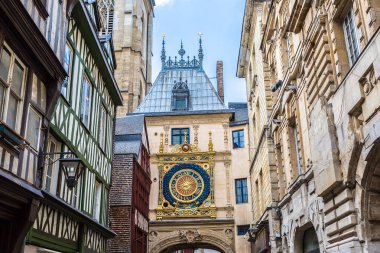 Clock in Rue du Gros-Horloge