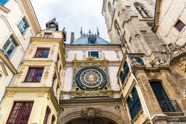 Clock in Rue du Gros-Horloge