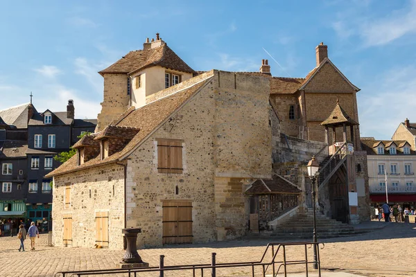 Edificio de tenencia en Honfleur —  Fotos de Stock