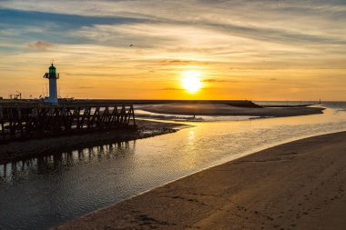 İskele ve deniz feneri Trouville ve Deauville