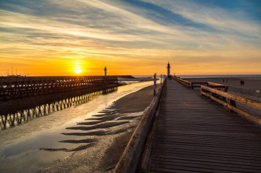 İskele ve deniz feneri Trouville ve Deauville