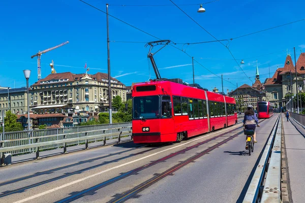 Moderno tranvía urbano en Berna —  Fotos de Stock