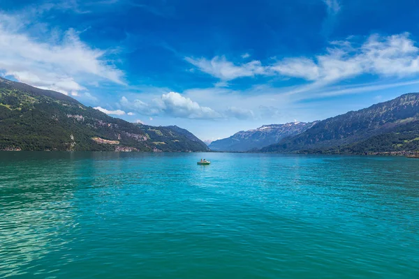 Thunersee jezera ve Švýcarsku — Stock fotografie