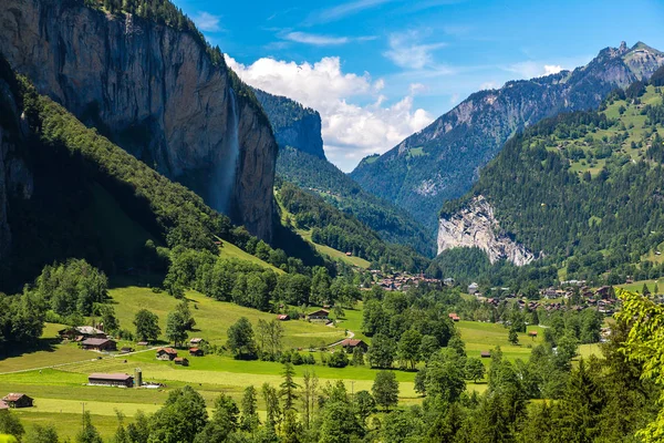 Lauterbrunnen údolí ve Švýcarsku — Stock fotografie