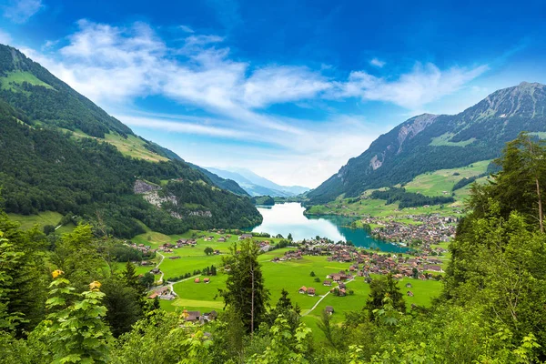 Lungern vesnice ve Švýcarsku — Stock fotografie