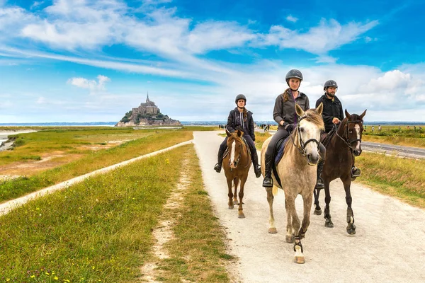 People riding on horses — Stock Photo, Image