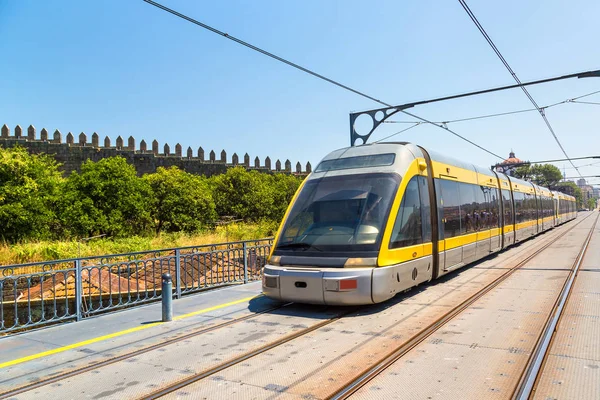 Trem moderno metro — Fotografia de Stock