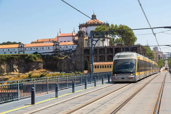 Trem moderno metro — Fotografia de Stock