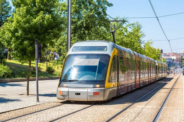Modern metro tren 