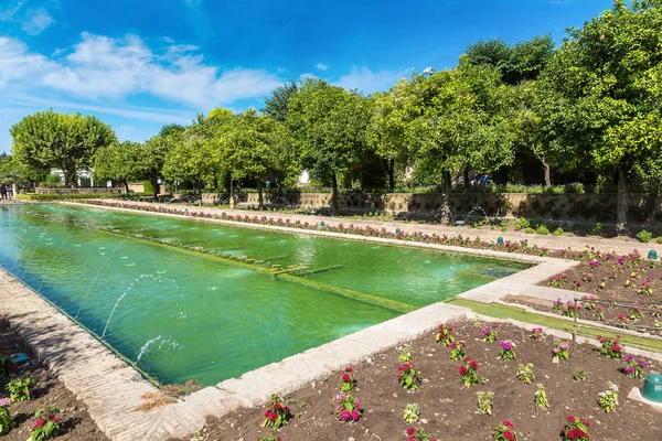 Fuentes y Jardín en Alcázar — Foto de Stock