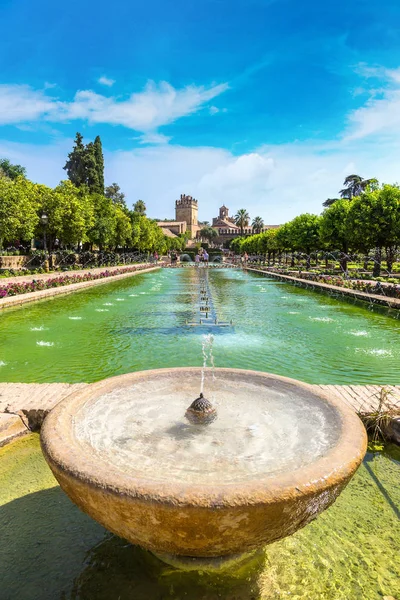 Fountain in famous garden in Cordoba — Stock Photo, Image