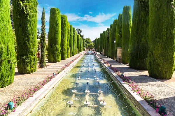 Fontes e Jardim em Alcazar — Fotografia de Stock