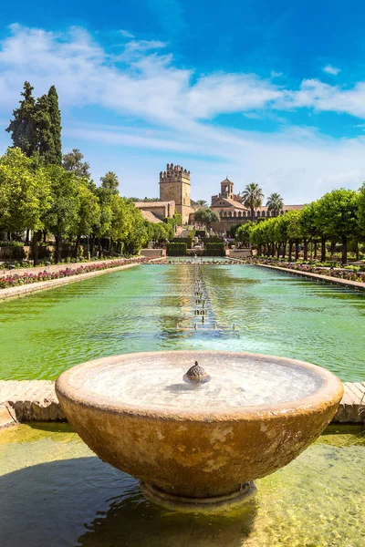 Fountain in famous garden in Cordoba — Stock Photo, Image