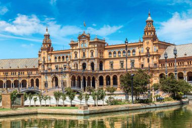 İspanyol Meydanı (Plaza de Espana)