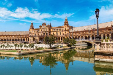 İspanyol Meydanı (Plaza de Espana)