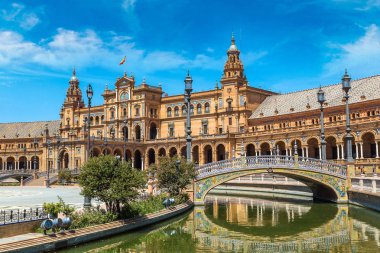 İspanyol Meydanı (Plaza de Espana)