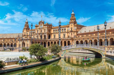 İspanyol Meydanı (Plaza de Espana)