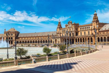 İspanyol Meydanı (Plaza de Espana)