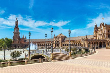 İspanyol Meydanı (Plaza de Espana)