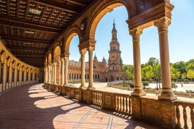 İspanyol Meydanı (Plaza de Espana)