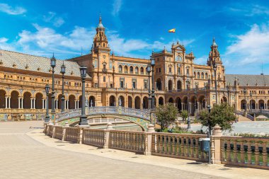 İspanyol Meydanı (Plaza de Espana)