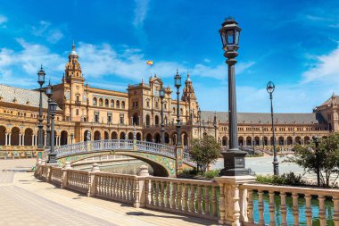İspanyol Meydanı (Plaza de Espana)
