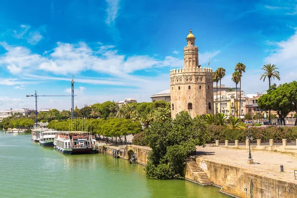 Золотая башня (Torre del Oro) ) — стоковое фото