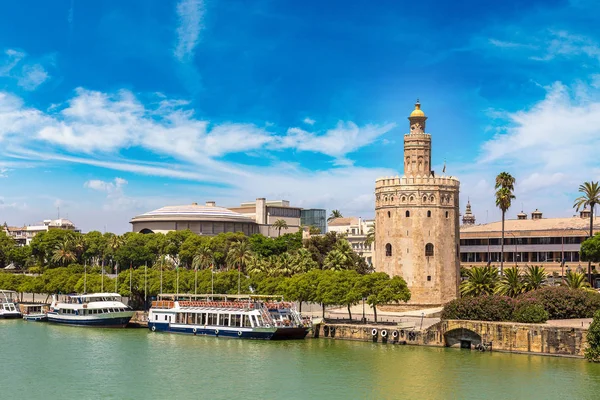 Золотая башня (Torre del Oro) ) — стоковое фото