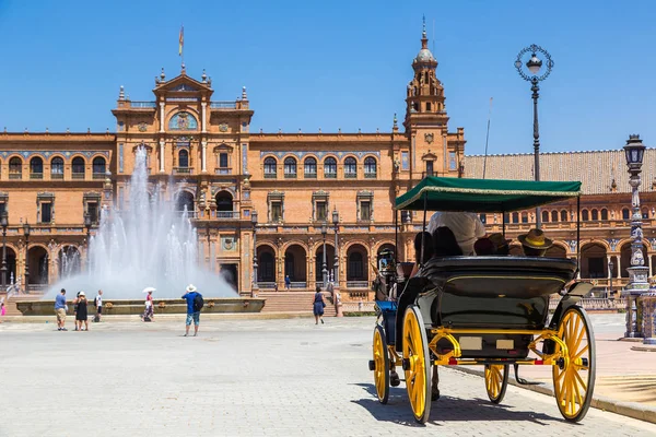 Placu hiszpańskiego i koń przewóz — Zdjęcie stockowe