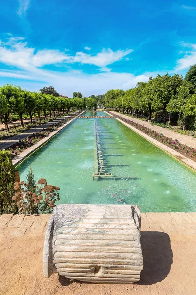 Fuentes y Jardín en Alcázar —  Fotos de Stock