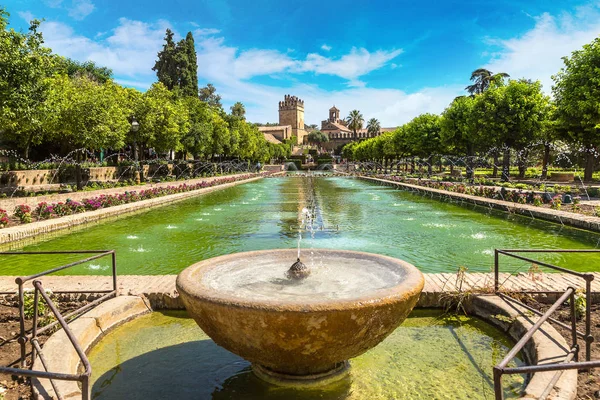 Fountain in famous garden in Cordoba — Stock Photo, Image