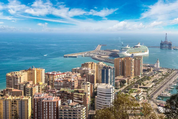 Málaga en un hermoso día de verano —  Fotos de Stock