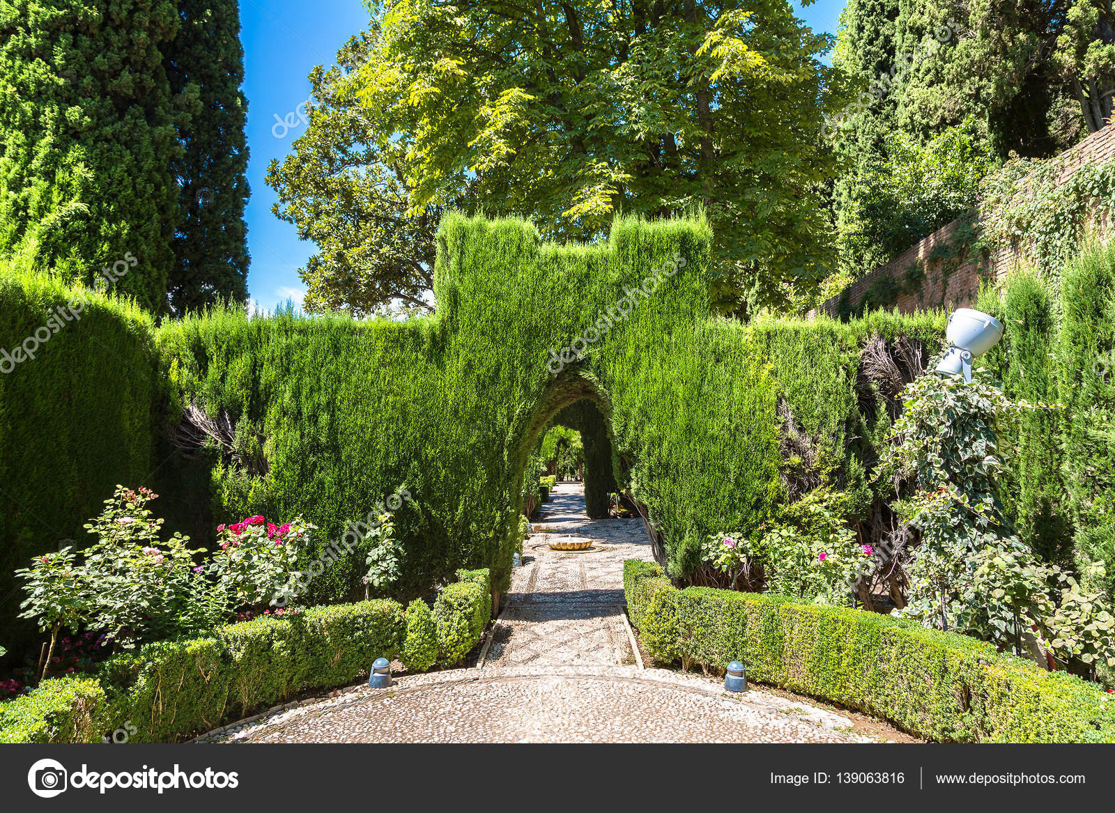 Garten im AlhambraPalast — Stockfoto © bloodua 139063816