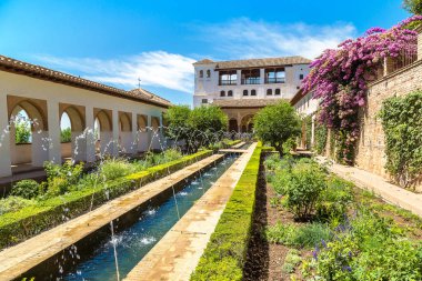Patio de la Acequia, Çeşme ve Bahçe