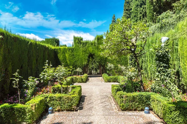 Az Alhambra palace Garden — Stock Fotó