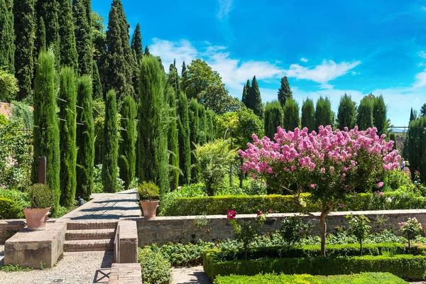 Jardim no palácio de Alhambra — Fotografia de Stock